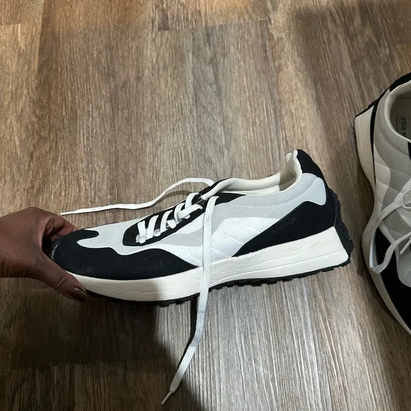 Steve Madden Stylish Black and White Men's Sneakers - Picture 5 of 7